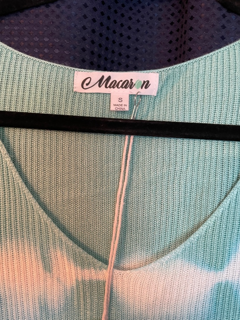 MACARON Aqua and White Ribbed V-Neck Top - Picture 15 of 16